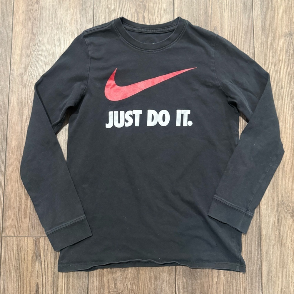 Nike Just Do It Long Sleeve T-Shirt Youth Medium Black Red Swoosh Graphic Tee